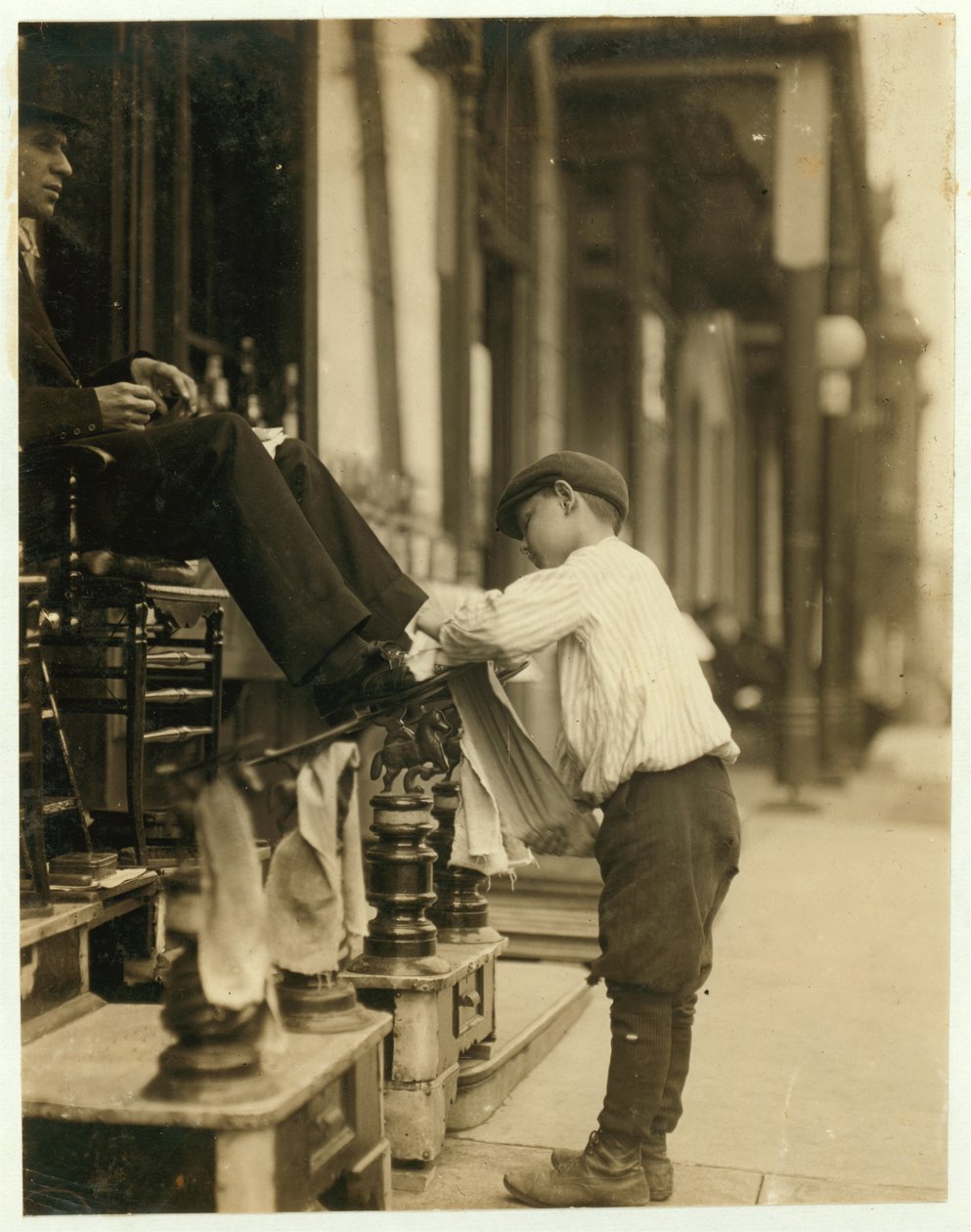 Michael Mero, 2 West 4th St. Bootblack, 12 yaşında, bir yıl kendi isteğiyle çalışıyor. Sigara içmeyin. Akşam 11