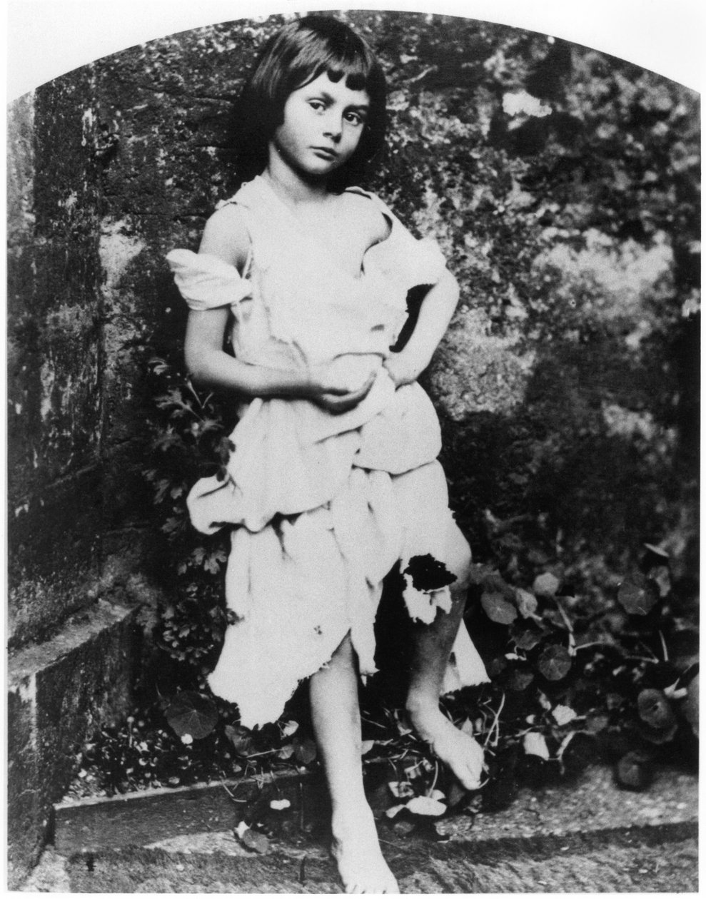 Alice Pleasance Liddell (1852-1934) dilenci hizmetçi olarak by Lewis Carroll