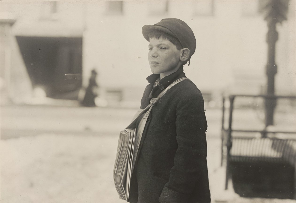 Tony Casale, "Bologna," 11 yaşında 4 yıldır gazete satıyor, Hartford, Connecticut, Mart 1909 by Lewis Hine