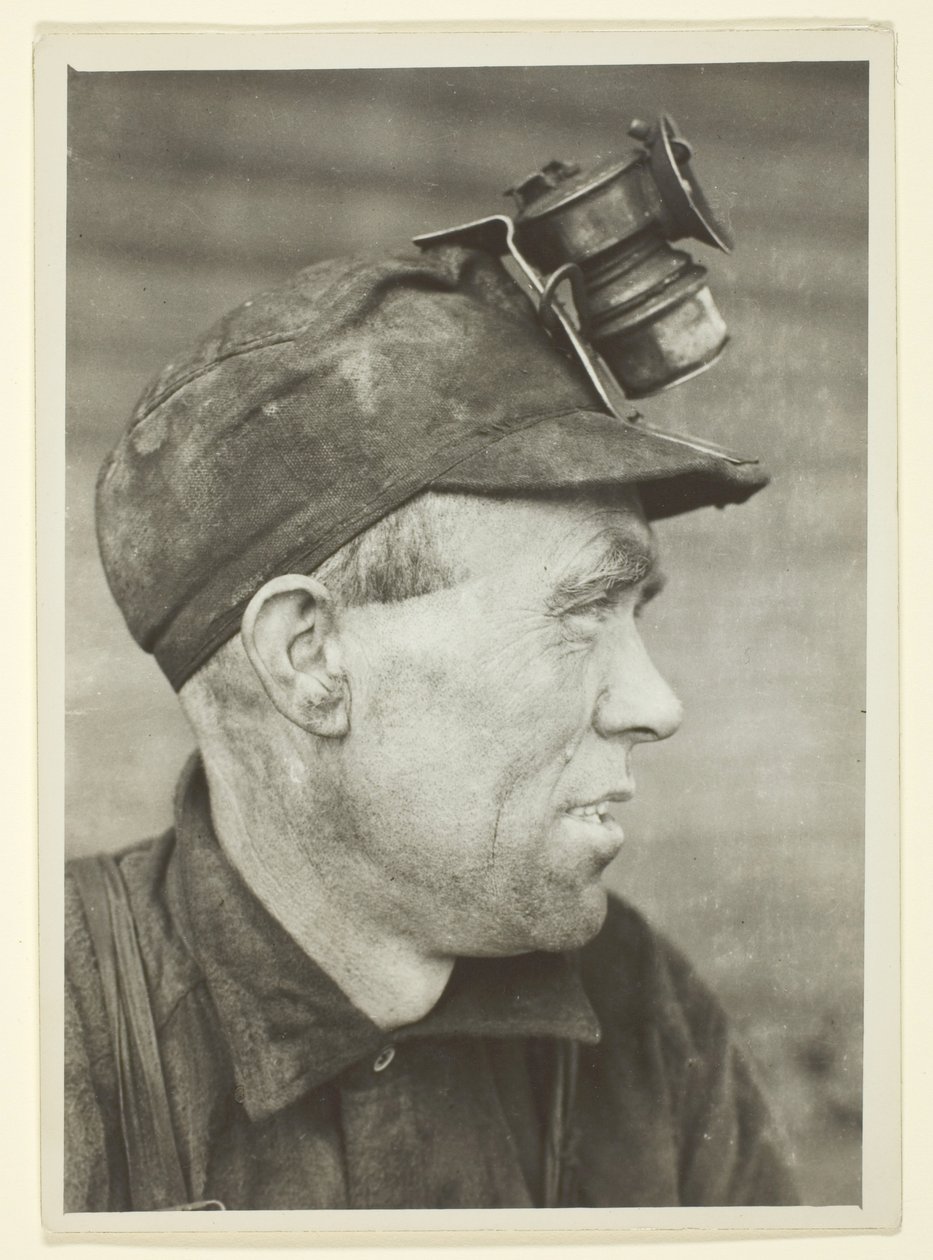  by Lewis Wickes Hine