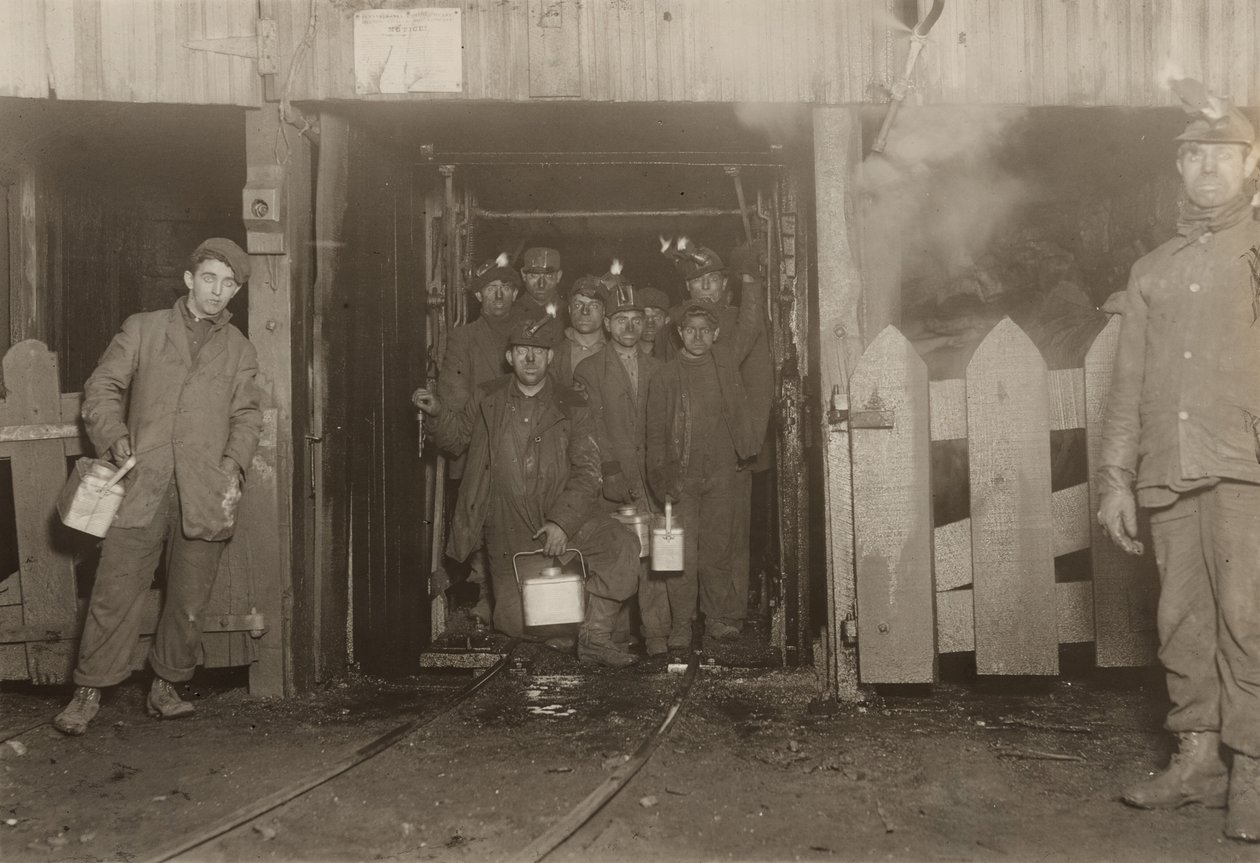  by Lewis Wickes Hine