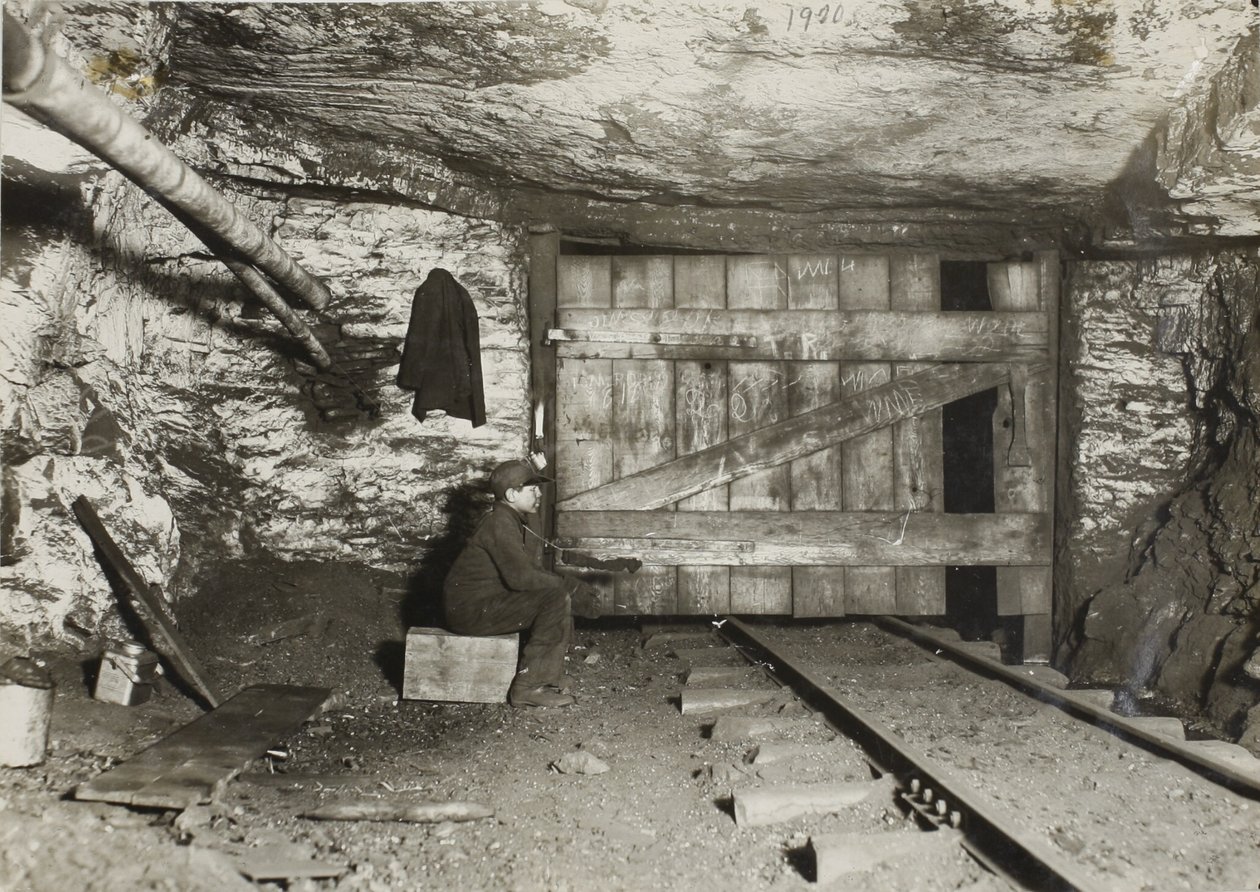  by Lewis Wickes Hine
