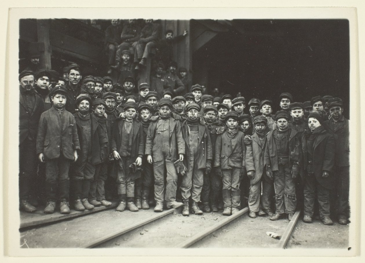  by Lewis Wickes Hine