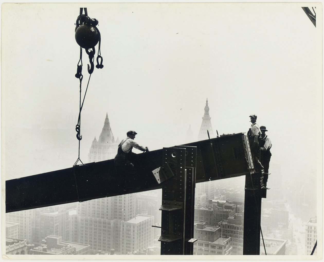 Empire State Binasının İnşası, c.1931 by Lewis Wickes Hine