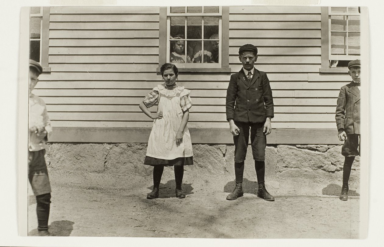 Edward St. Germain ve kız kardeşi Delia, Phoenix, Rhode Island, Nisan 1909 by Lewis Wickes Hine