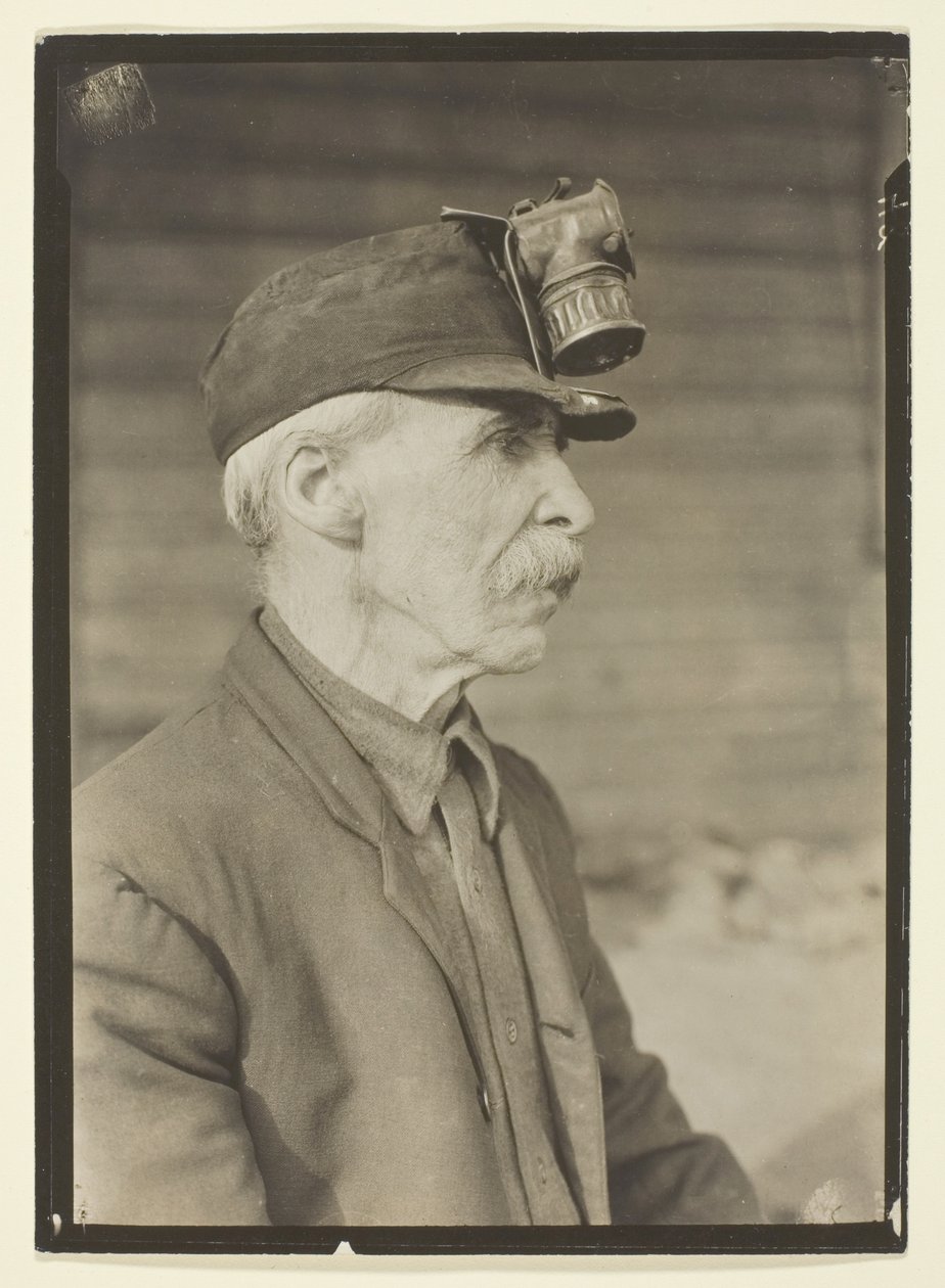  by Lewis Wickes Hine