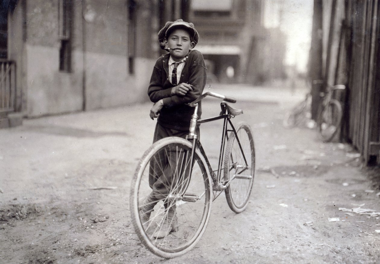 Mackay Telegraph Company, Waco, Texas için çalışan on beş yaşındaki haberci çocuk, 1913 by Lewis Wickes Hine