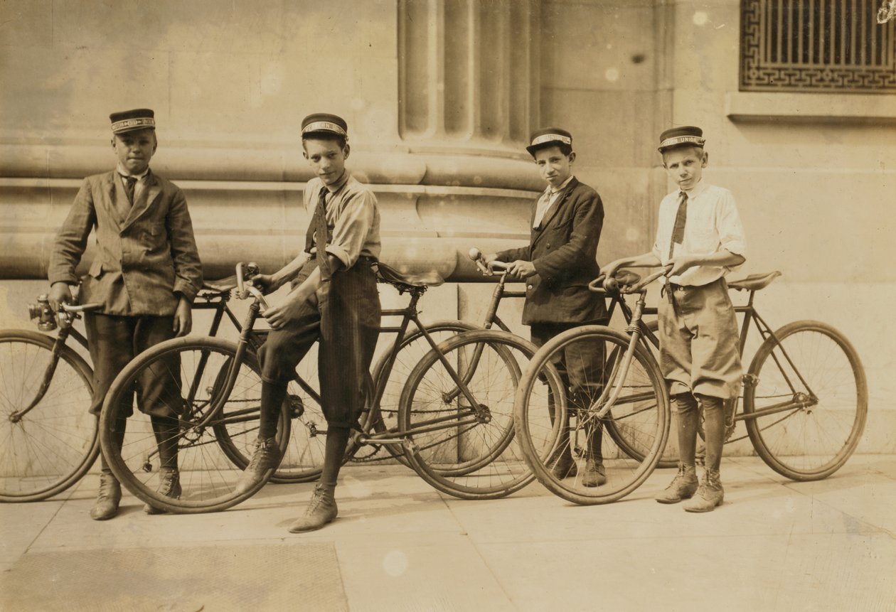 Western Union Habercileri Grubu, Norfolk, Virginia, 1911 by Lewis Wickes Hine