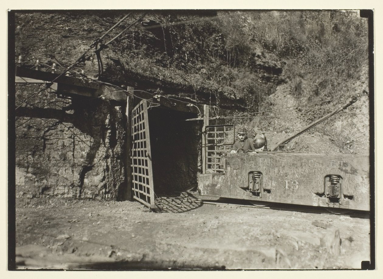  by Lewis Wickes Hine