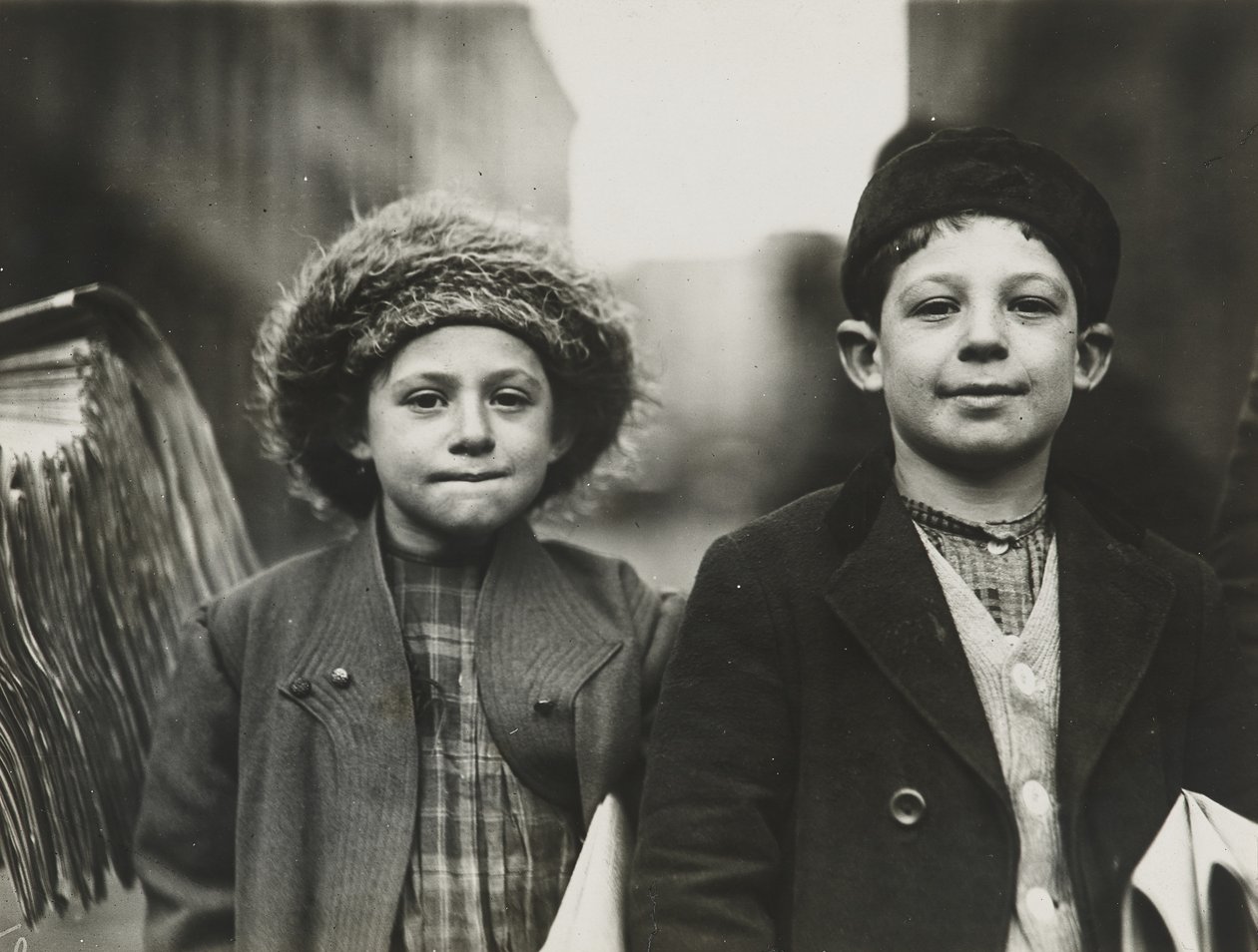 Newsies, Newark, New Jersey, Aralık 1909 (jelatin gümüş baskı) by Lewis Wickes Hine