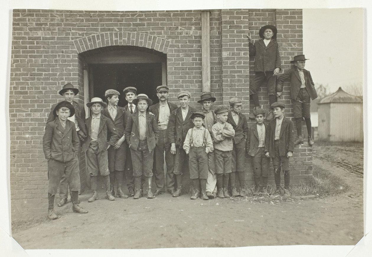  by Lewis Wickes Hine