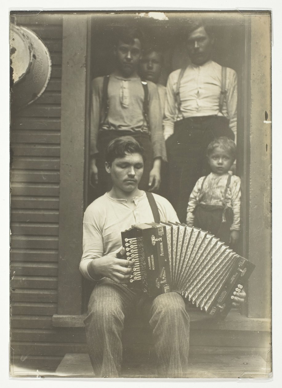 Pittsburgh Bölgesindeki Slovak Çelik İşçisi Akşam Yemeğinden Sonra Dinleniyor by Lewis Wickes Hine