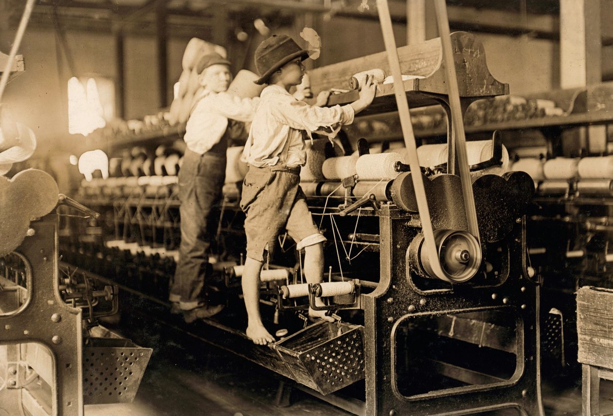 Georgia pamuk fabrikasında iğ çocukları c. 1909 (fotoğraf) by Lewis Wickes Hine