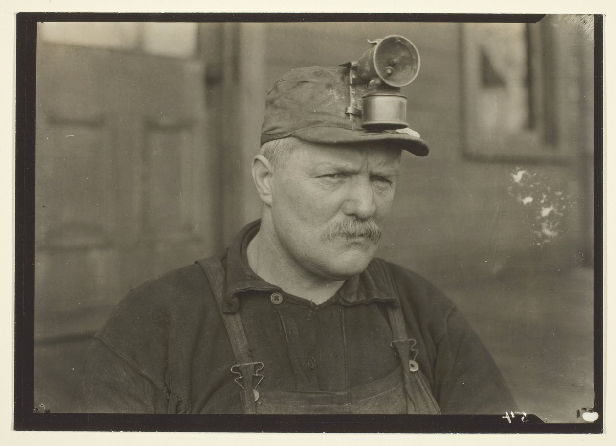  by Lewis Wickes Hine