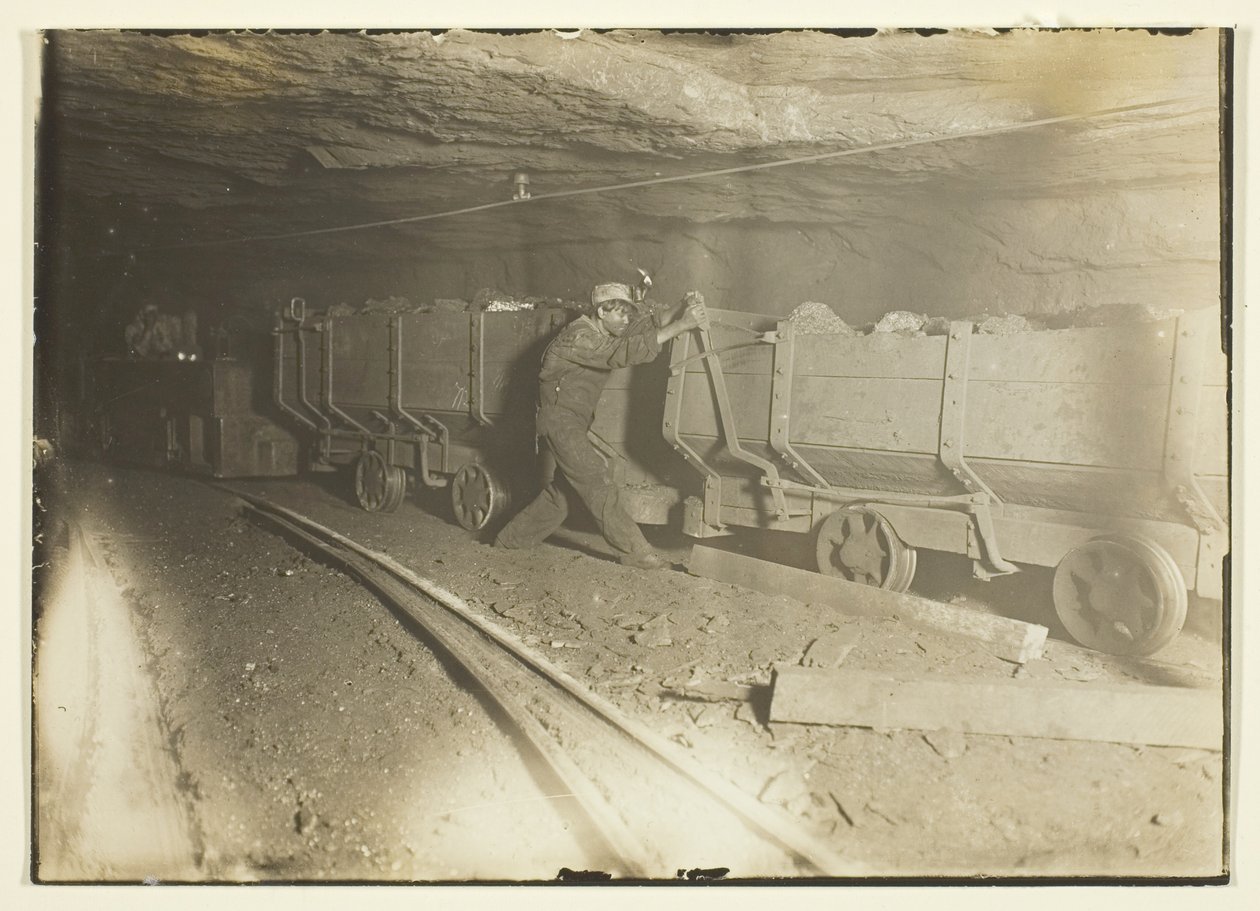  by Lewis Wickes Hine