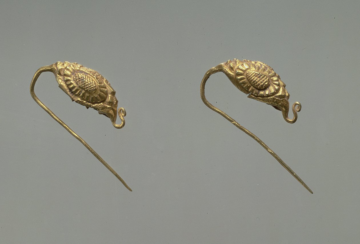 Bir çift altın küpe, Liao Hanedanlığı, 10-11. yüzyıl by Liao Dynasty Chinese School