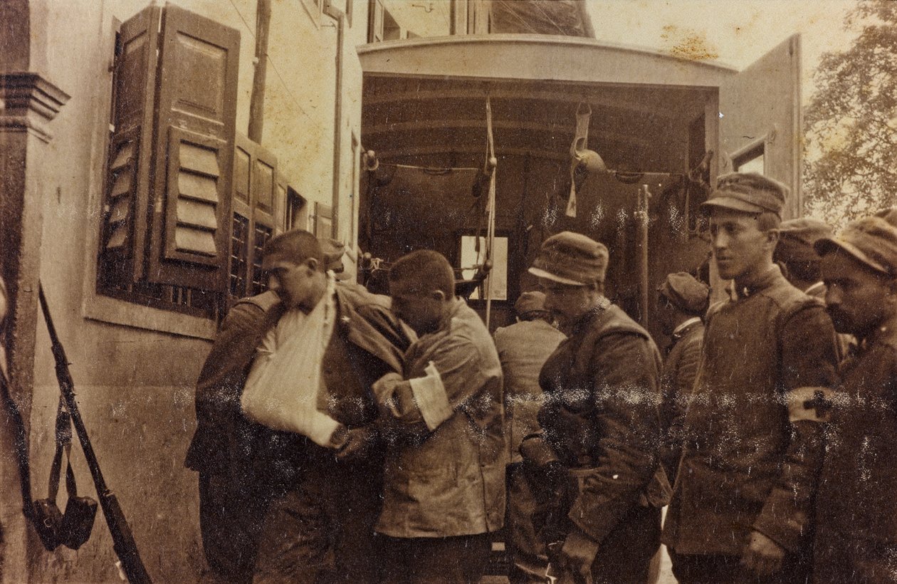 Ambulans ve Yaralı Askerler, Birinci Dünya Savaşı (sepya baskı) by Unbekannt Unbekannt