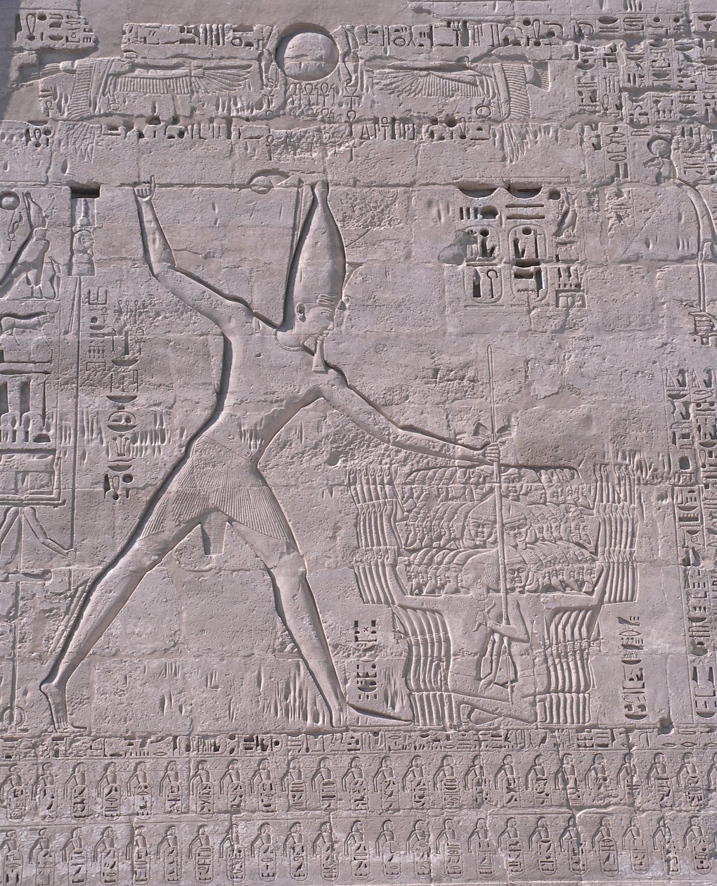 Bir tapınağın duvarındaki oymalar, Medinet Habu, Luksor, Mısır by Unbekannt Unbekannt
