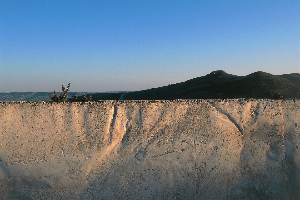 Büyük Creto (veya Crack of Burri), Alberto Burri, Gibellina Sicilya, İtalya (fotoğraf) by Unbekannt Unbekannt