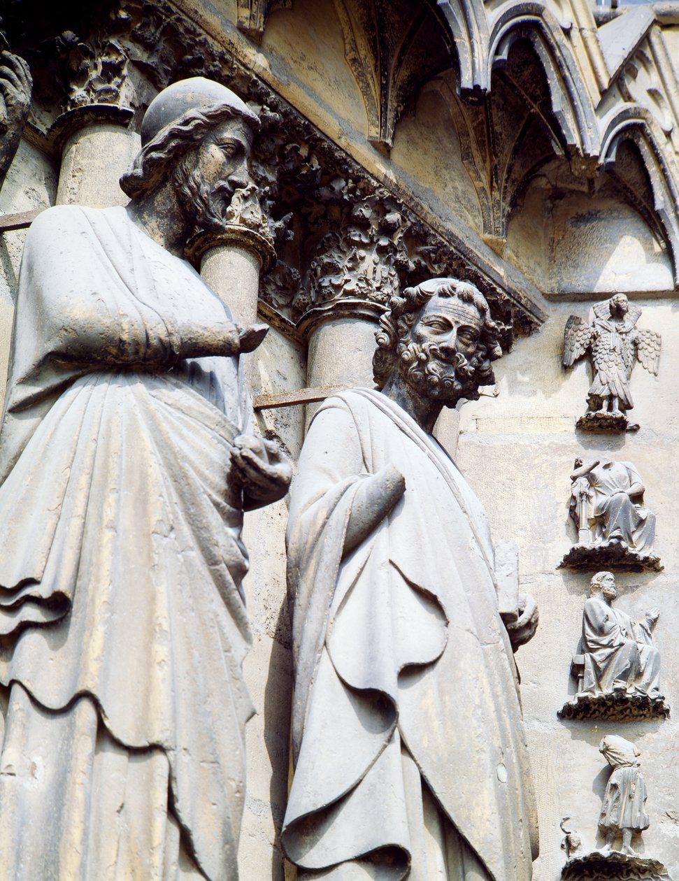 Elçi heykeli, Notre-Dame Katedrali
