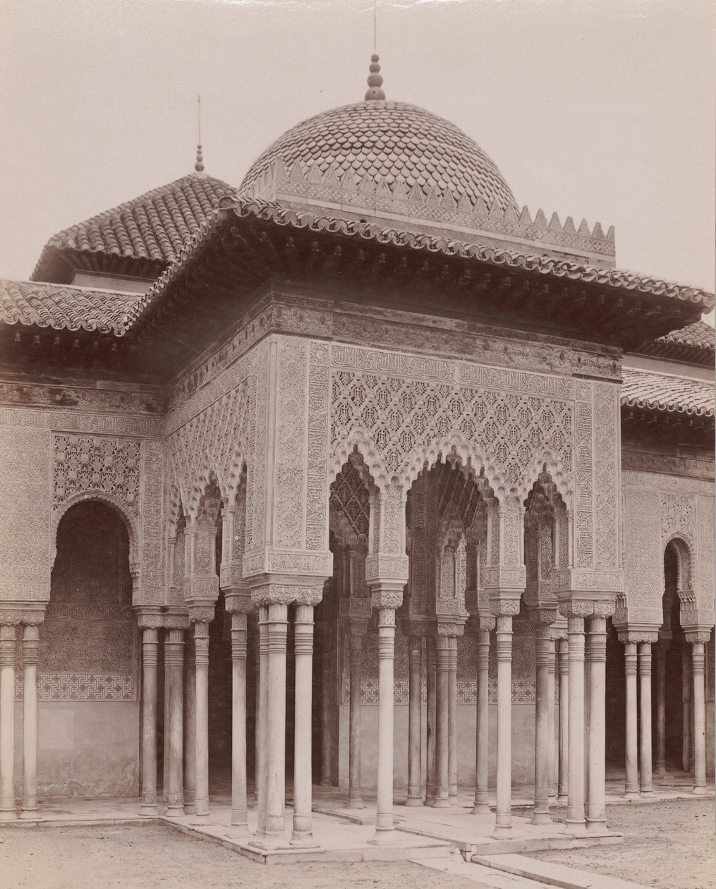 [Aslanların Avlusu, Alhambra, Granada], 1880