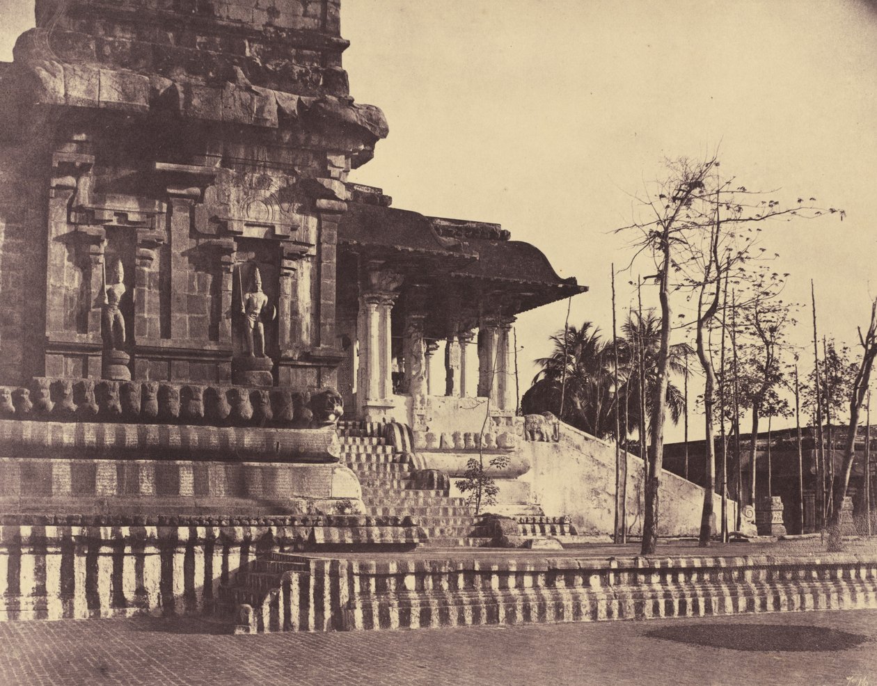 Tanjore: Büyük Pagoda, Dışa Bakan Giriş by Linnaeus Tripe
