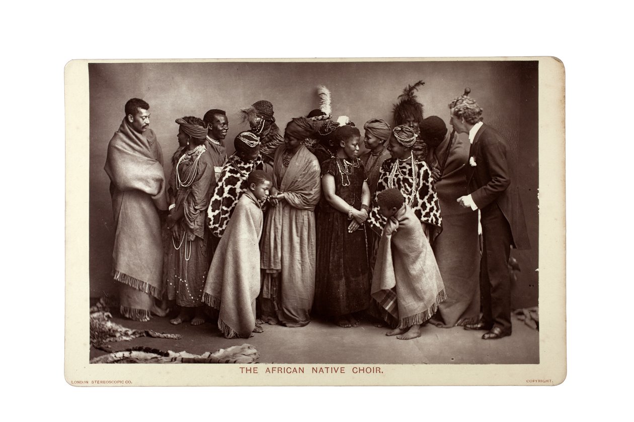 Afrika Yerli Korosu, Londra, c.1892 (karbon baskı) by London Stereoscopic Company