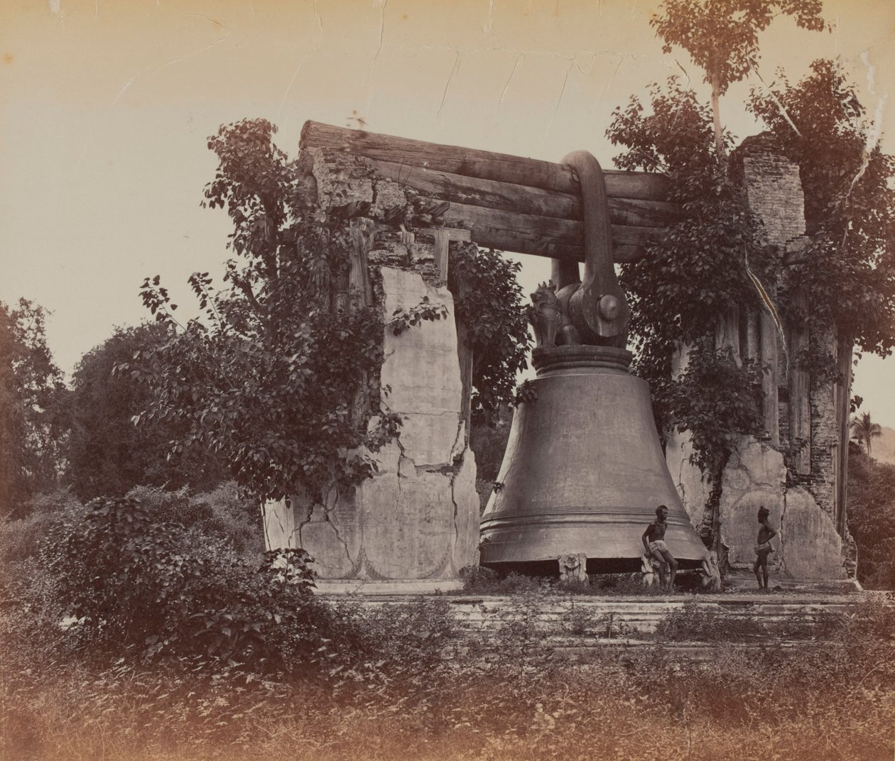 Büyük Çan, Mandalay, Burma by Lord Henry Rawlinson
