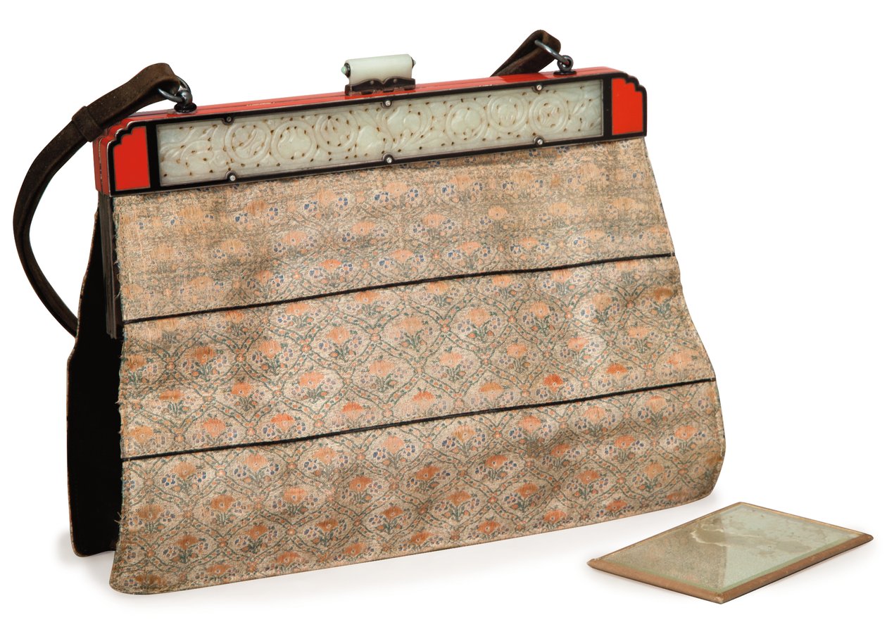 Cartier markalı Fransız el çantası, 1930 dolayları (ipek, cila ve sert taş) by Louis Cartier