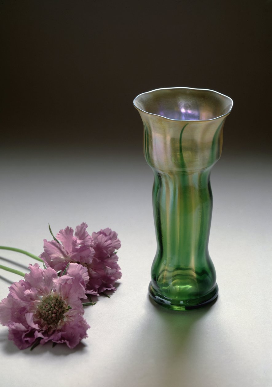 Louis Comfort Tiffany (1848-1933), Liberty stilinden yanardöner cam vazo by Louis Comfort Tiffany