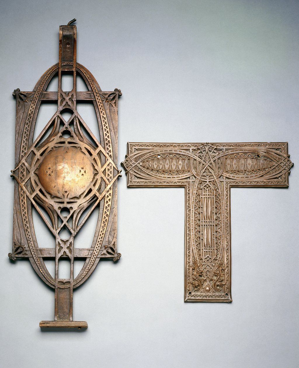 Bakır kaplamalı dökme demir merdiven korkuluğu ve bakır kaplamalı metal dekoratif panel, c.1894 (bakır kaplamalı dökme demir, bakır kaplamalı metal) by Louis Sullivan
