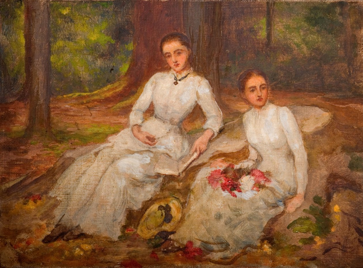 Ağaçlık alanda beyazlar içinde iki kadın oturuyor, 1900. by Louisa Starr