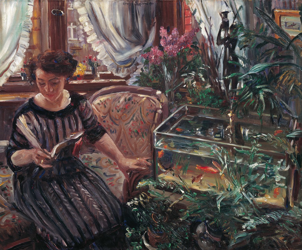 Japon Balığı Tankının Yanında Okuyan Bir Kadın, 1911. by Lovis Corinth