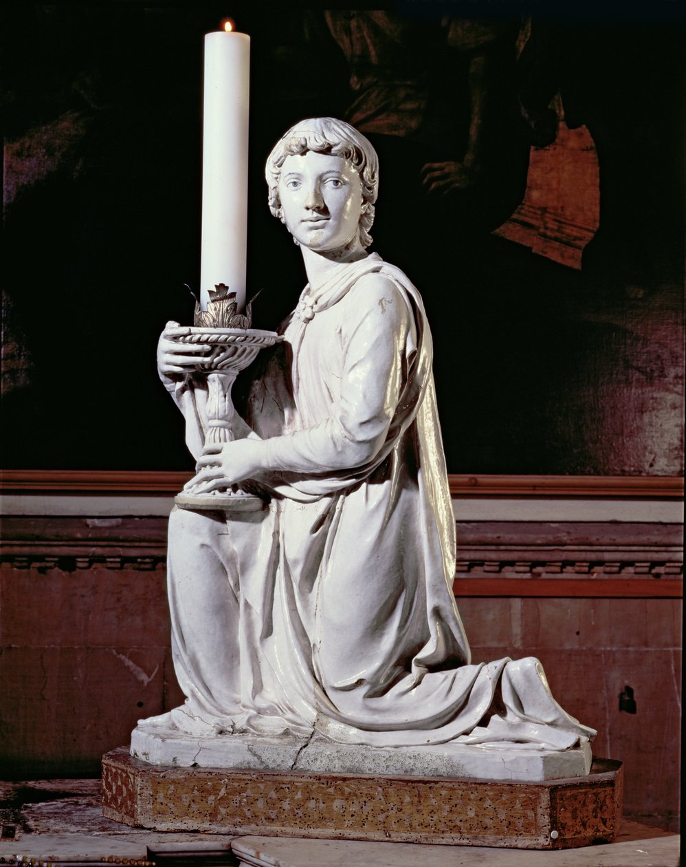 Bir mum tutan melek (sırlı seramik) (detay için bkz. 97635) (çift için bkz. 97637-8). by Luca Della Robbia
