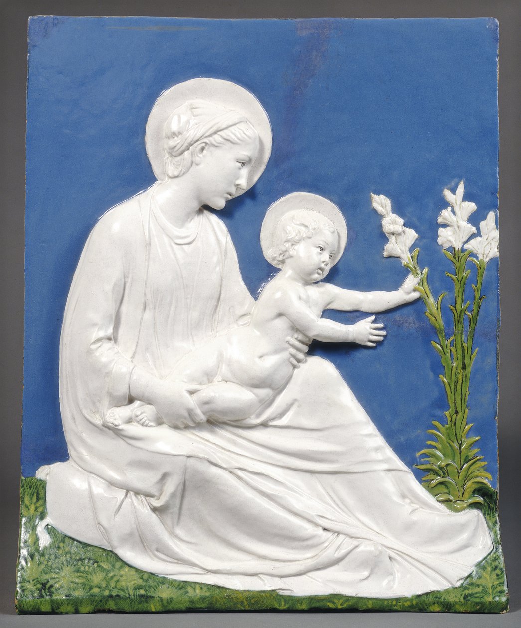 Madonna und Child, yaklaşık 1475 (sırlı pişmiş toprak) by Luca Della Robbia