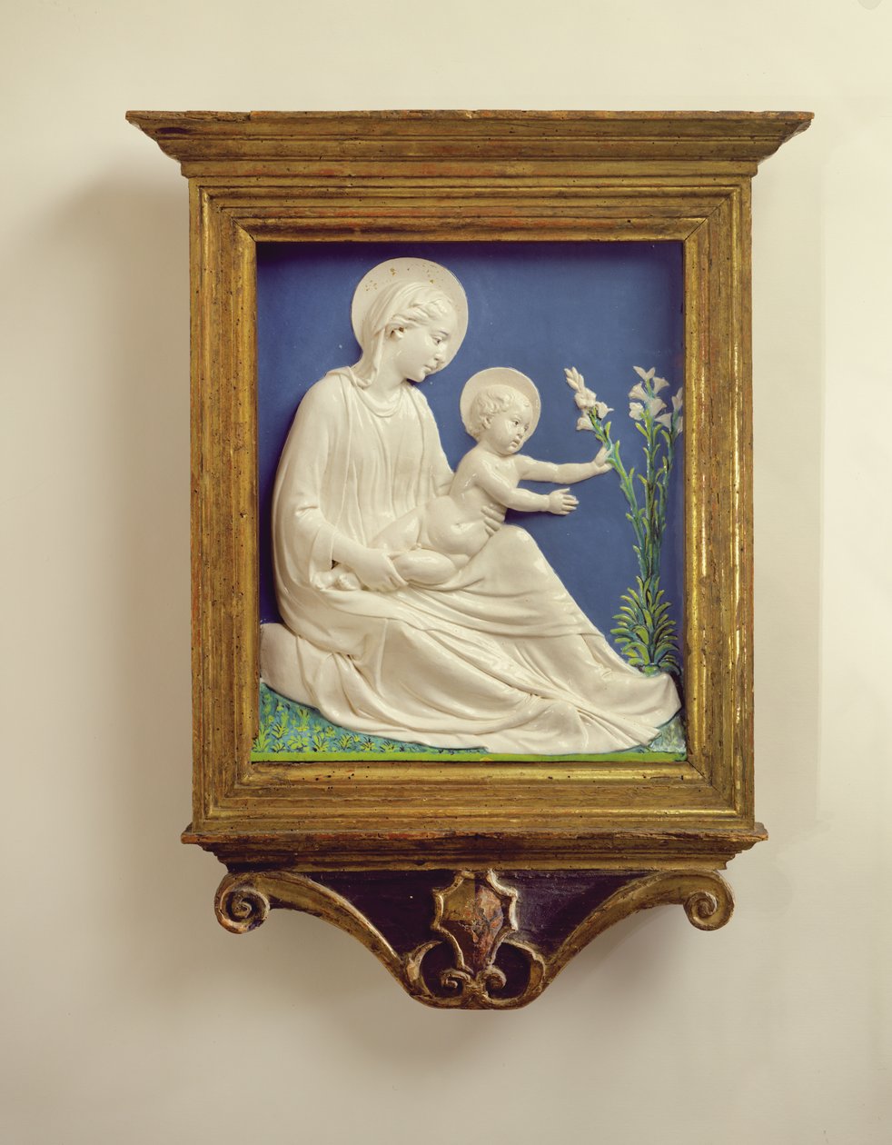 Zambaklar Madonna, c.1450-60 (sırlı pişmiş toprak) by Luca Della Robbia