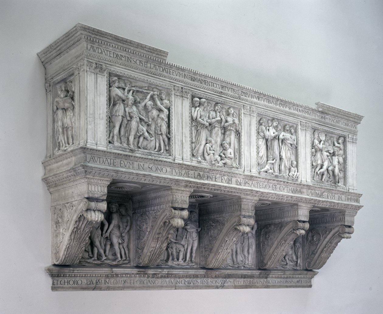 ಪುನರ್ನಿರ್ಮಾಣ ಕ್ಯಾಂಟೋರಿಯಾ, c.1432-38 (ಮಾರ್ಬಲ್) ಟರ್ಕ್ by Luca Della Robbia