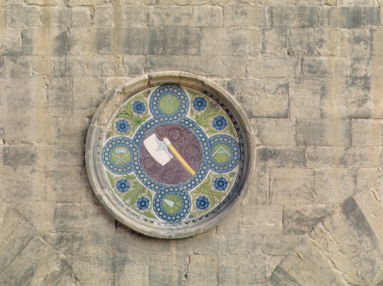 Taş ustaları ve marangozlar loncasının gövdesi, 1440-45 (sırlı pişmiş toprak) by Luca Della Robbia