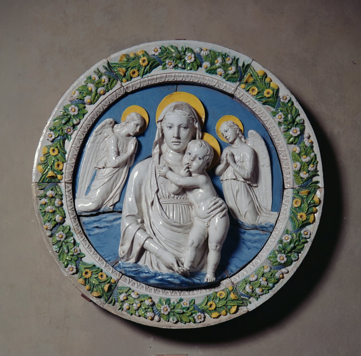 Bakire ve Çocuk (pişmiş toprak) by Luca Della Robbia
