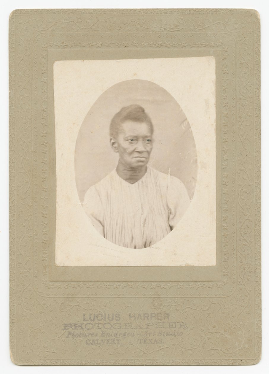 Bir kadının fotoğrafı, ca. 1910. by Lucius Harper