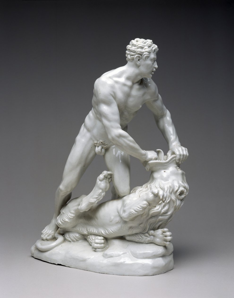 Herkül ve Nemean Aslanı figürü, c.1775 (sert hamurlu porselen) by Ludwigsburg Porcelain Factory Ludwigsburg Porcelain Factory