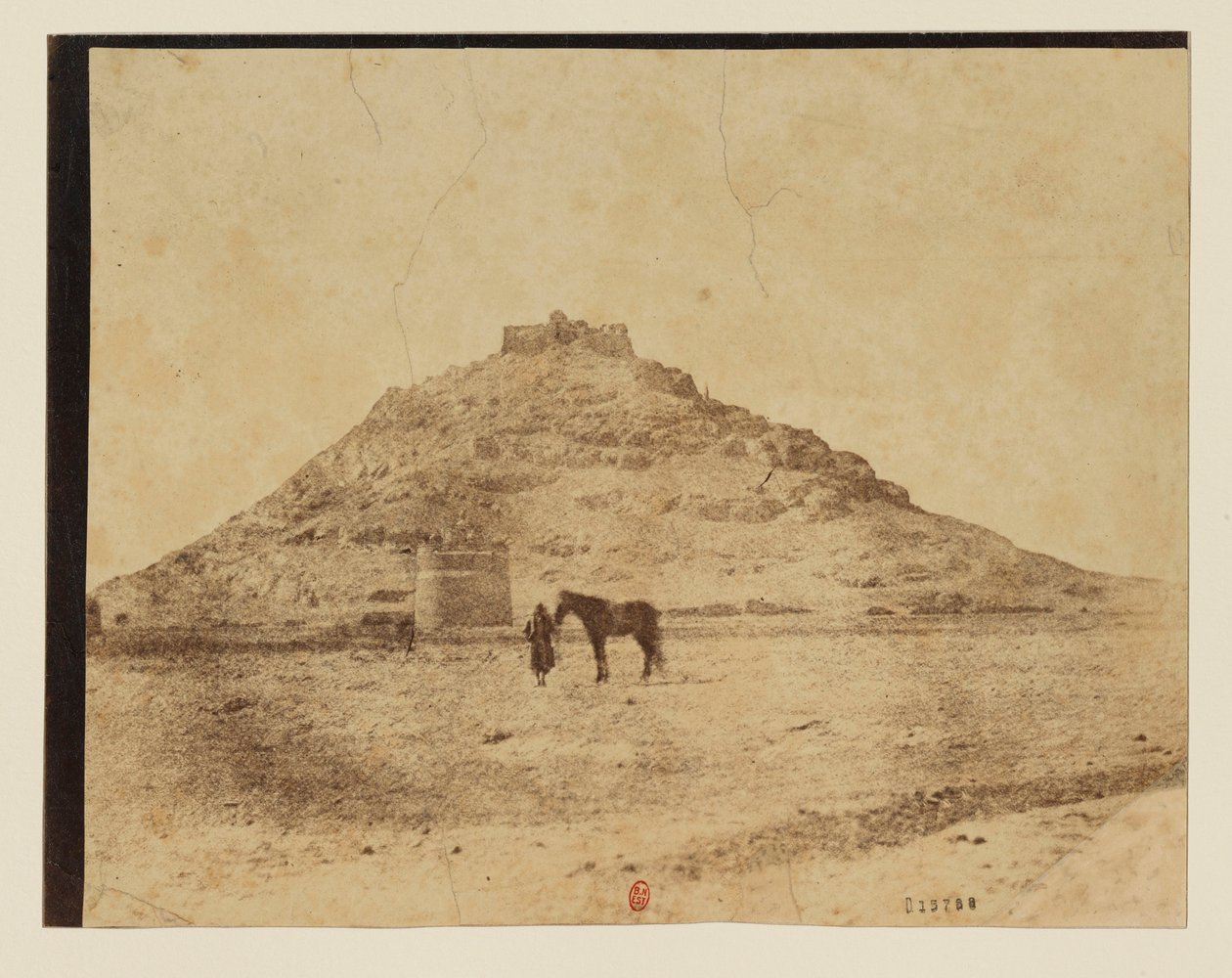 İsfahan, ateş dağı, antik Gebre tapınağı by Luigi Pesce