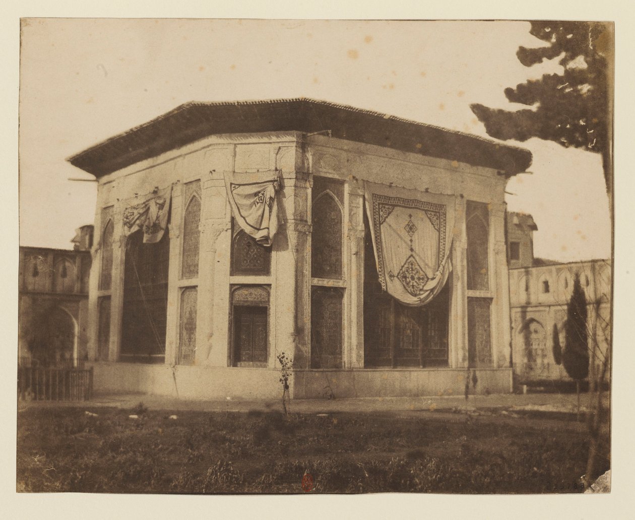 Tahran. Bir Saray köşkü by Luigi Pesce