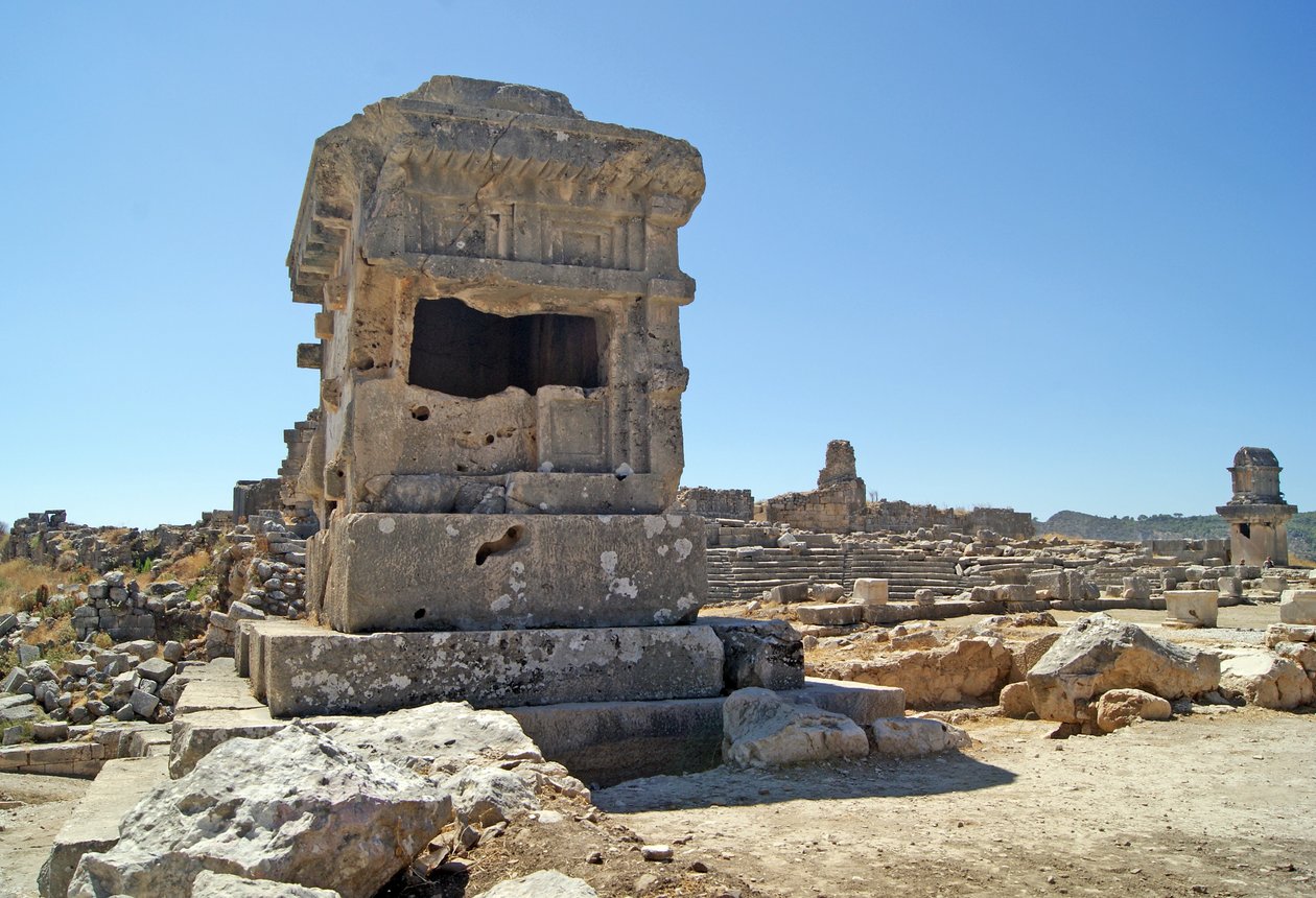 Sütun mezar, Xanthos, Türkiye by Lycian