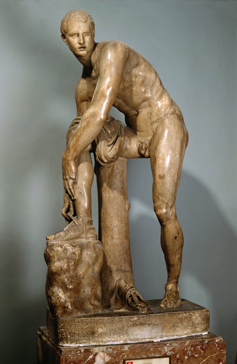 Hermes sandaletini bağlıyor, Lysippos