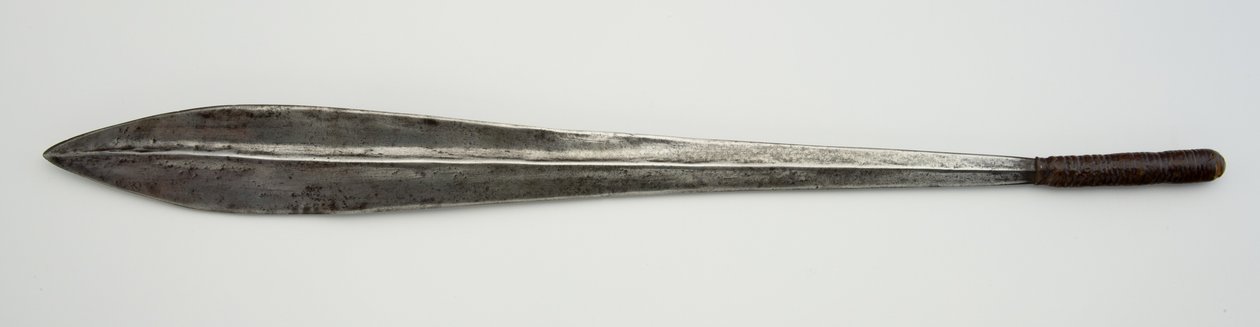 Ol alem, kılıç (demir, ahşap ve deri) by Maasai People