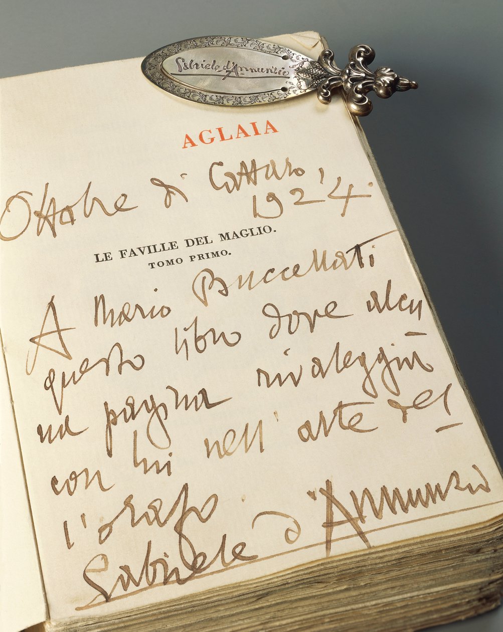Süslü saplı gümüş kitap ayracı, doğal motifler ve Gabriele D