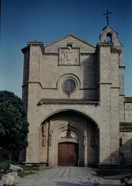 1482-93 yılları arasında inşa edilen Real Monasterio de Santo Tomas