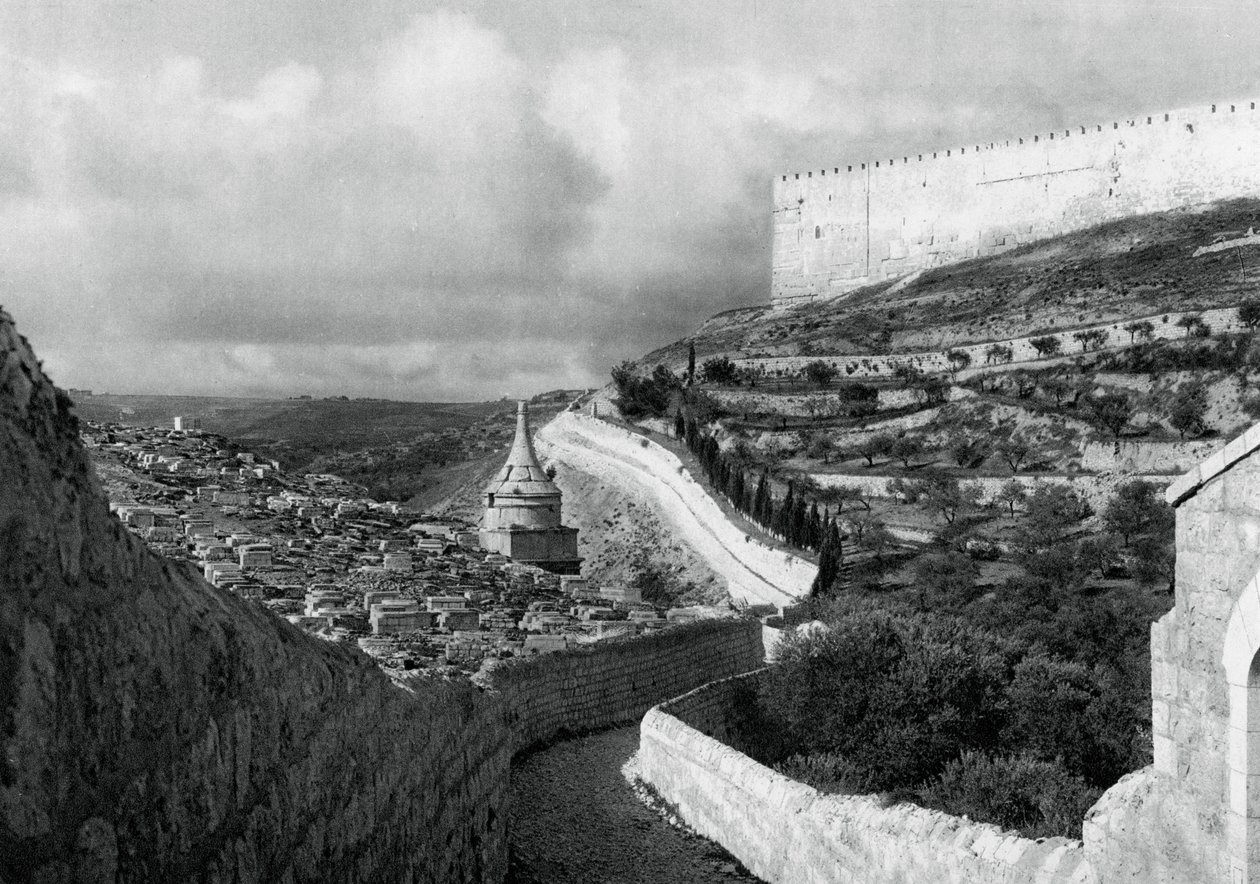 Kudüs Duvarı yakınlarındaki Yahudi mezar yerleri, 1937 by Martin Hurlimann