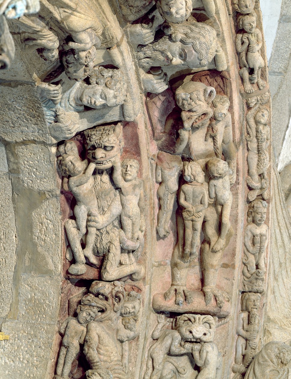 Cehennem taşı sahneleri ile Portico de la Gloria